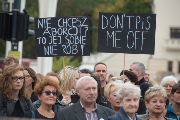 "Słowo aborcja działa na Polaków jak płachta na byka i myślę, że to zostało celowo wykorzystane."