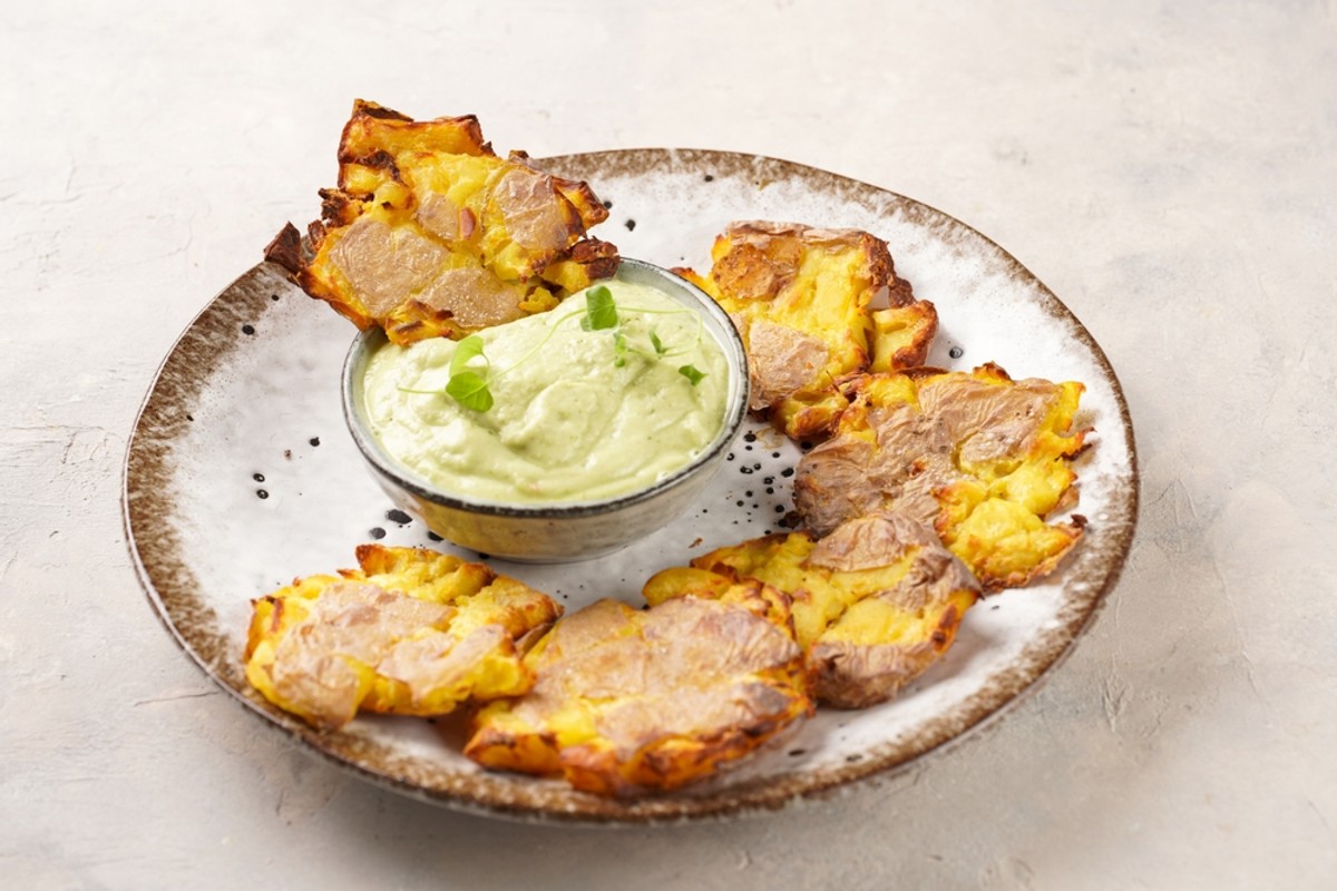 Pieczone gniecione młode ziemniaczki to idealny comfort food od Rozkosznego