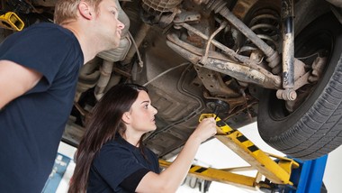 w tym zawodzie wolnych miejsc pracy nie brakuje. firmy bezskutecznie poszukują wykwalifikowanych pracowników