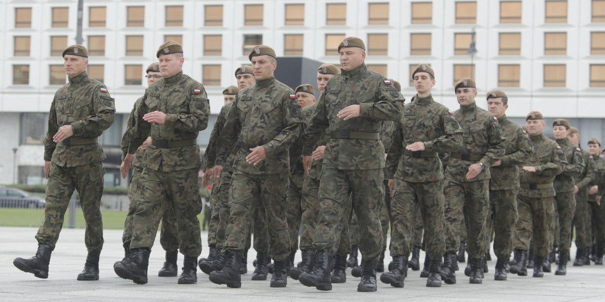 Armia nie chce widzieć w swoich szeregach osób niezaszczepionych - informuje "Rzeczpospolita". 