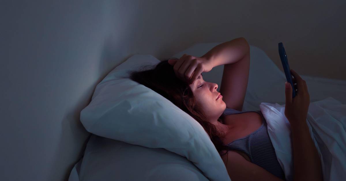 Budzisz się co noc o tej samej godzinie? Wyjaśniamy dlaczego