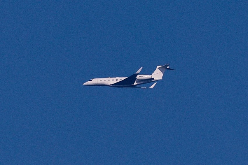 Privatni avion Ilona Maska sleće na aerodrom u Berlinu 13. marta 2024.