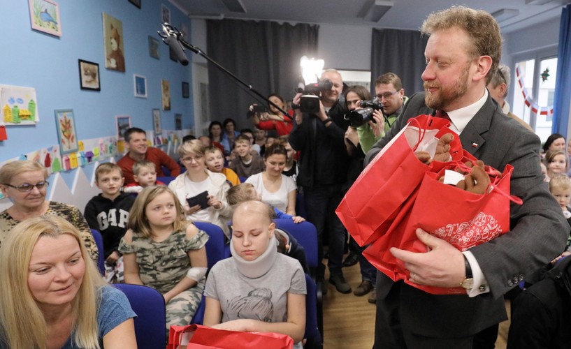 Minister zdrowia Łukasz Szumowski na spotkaniu z dziećmi w Szpitalu Dziecięcym przy ul. Niekłańskiej w Warszawie