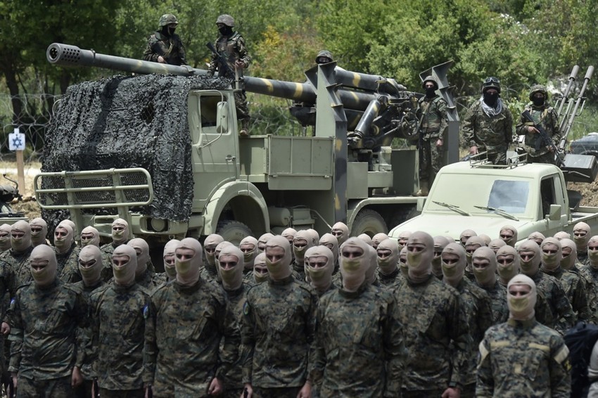 Borci Hezbolaha tokom turneje u jednom od kampova otpora u selu Aramta na jugu Libana 21. maja