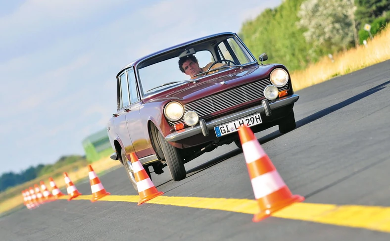 Jak wygląda francuska sportowa limuzyna? Tak jak Simca 1500, która przypomina trochę samochody włoskich designerów