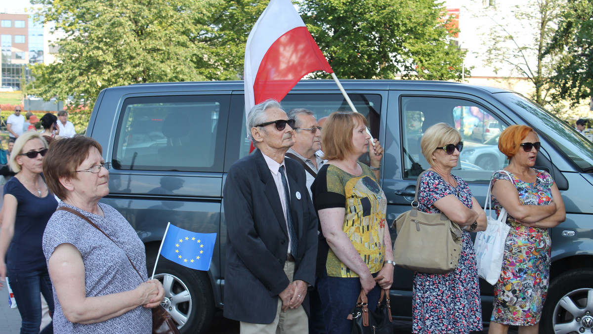 protest przed siedzibą PiS