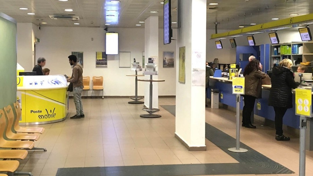 Directorul unui oficiu poștal este acuzat că a furat 150.000 de euro de la un cuplu de pensionari, în Italia