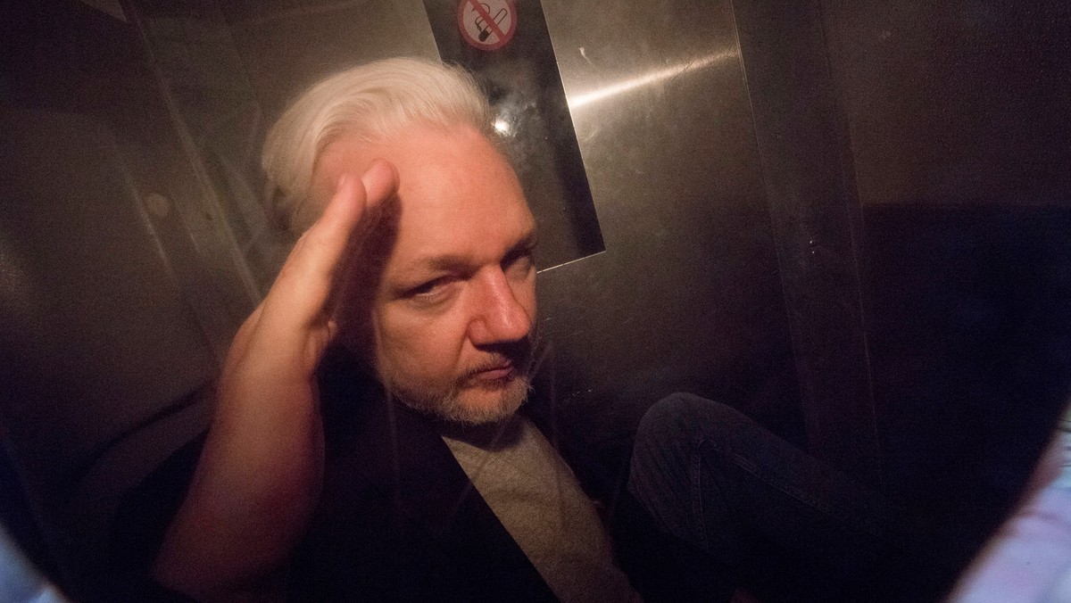 60 przedstawicieli medycyny podpisało się pod listem otwartym, w którym zwracają się o przeniesienie Juliana Assange'a z londyńskiego więzienia do szpitala. W ich opinii założyciel Wikileaks znajduje się w bardzo złym stanie i dalszy pobyt w więzieniu może stanowić zagrożenie dla jego życia.