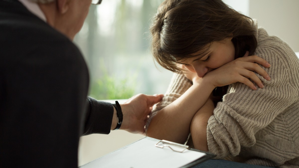 Łóżek na oddziałach psychiatrycznych dla dzieci i młodzieży jest bardzo mało; w kolejce do przyjęcia na oddział całodobowy między marcem a kwietniem br. czekały 634 osoby - m.in. takie informacje znalazły się w opublikowanym dziś raporcie Sieci Obywatelskiej - Watchdog Polska.