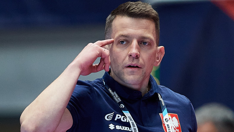 Trener reprezentacji Polski Patryk Rombel podczas meczu grupy D mistrzostw Europy piłkarzy ręcznych z Austrią