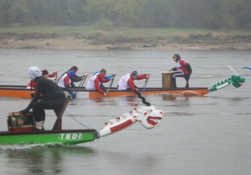 Pogoda w weekend nie dopisała. Smocze łodzie i tak popłynęły