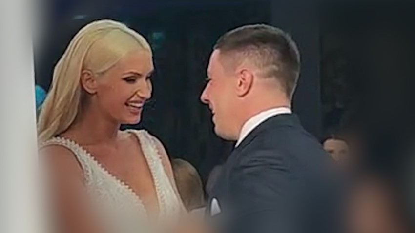 Anja Mit sa mužem na venčanju