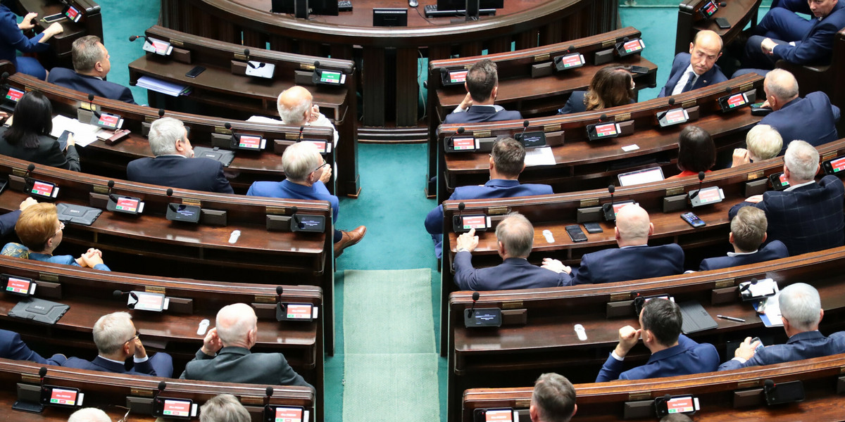Sejm zagłosował za przyjęciem ustawy okołobudżetowej z nielicznymi poprawkami.