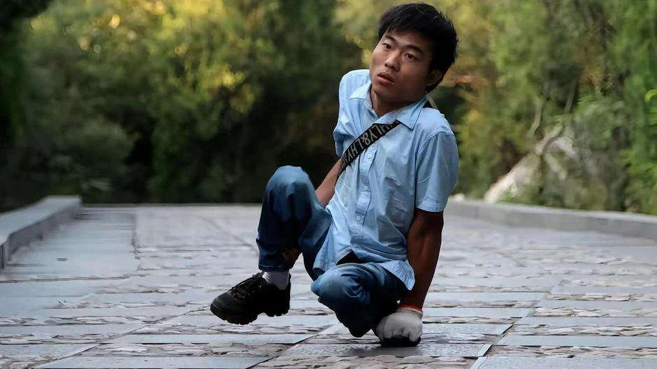 Dr Li uživo prenosi planinarske pohode koje gleda hiljade njegovih pratilaca | Foto: Dr Li Chuangye