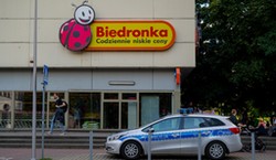 Właściciel Biedronki z zarzutami. UOKiK: Zmowa z firmami transportowymi