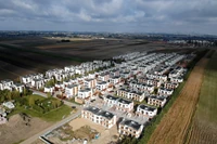 Kupili duży dom za cenę klitki w Warszawie. "Raj zamienił się w piekło"