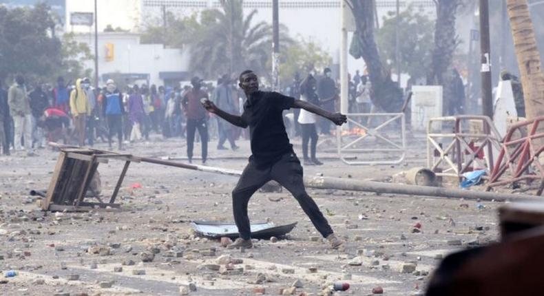 Sénégal - Mars 2021, de violentes manifestations ont éclaté dans plusieurs localités du pays suite à l'arrestation de l'opposant Ousmane Sonko.