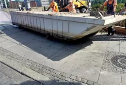 We Wrocławiu z ciężarówki spadł ogromny stalowy pływak. Mogło dojść do tragedii