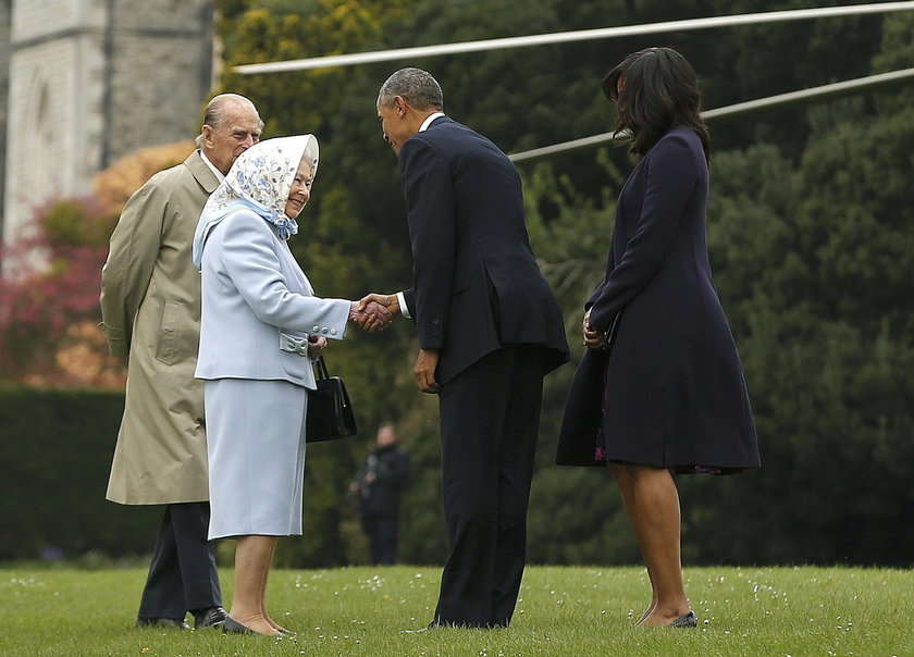 Obama wita się z królową