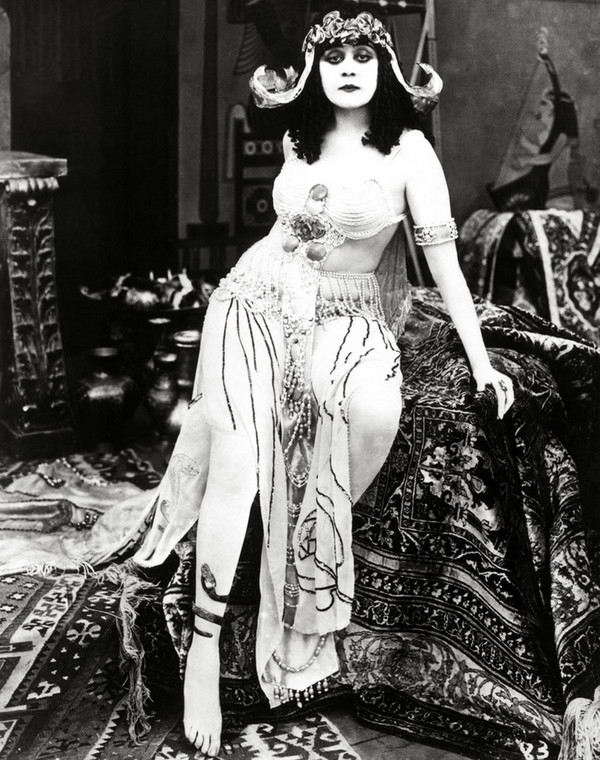 Theda Bara w filmie "Kleopatra" (reż. J. Gordon Edwards) / fot. East News