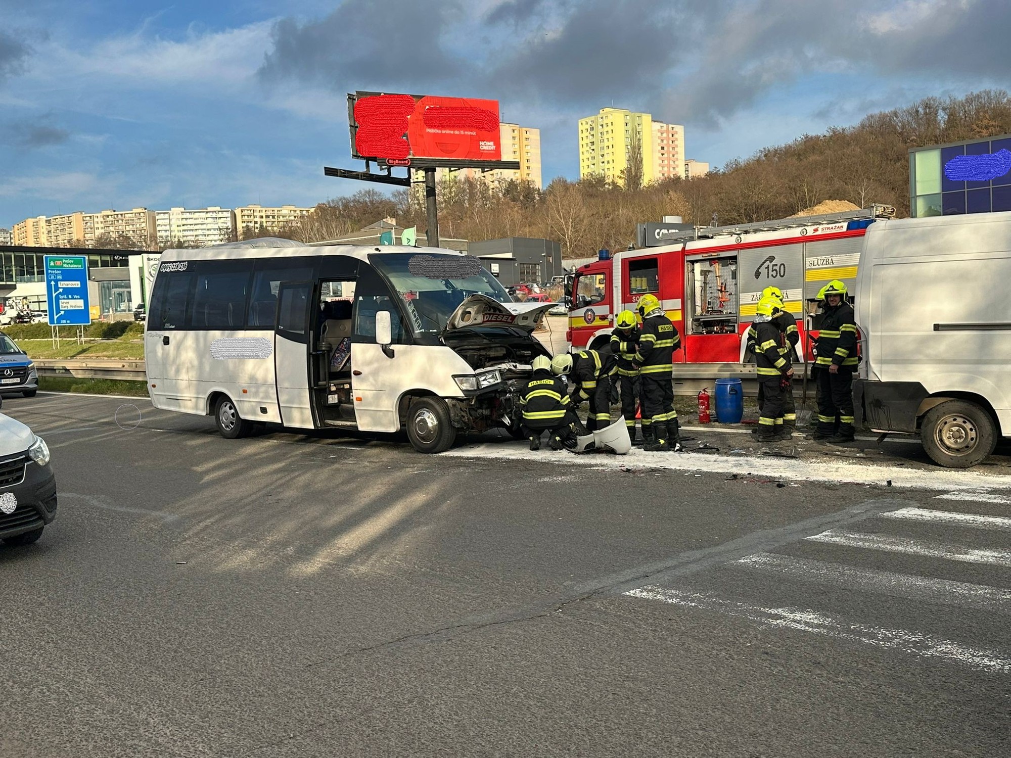Pri nehode mikrobusu so škôlkarmi v Košiciach sa zranilo päť detí.