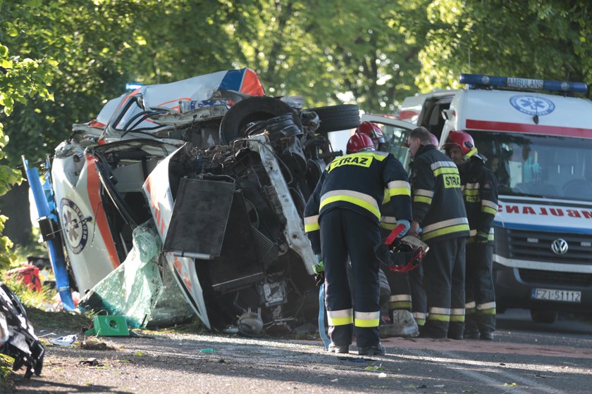 Straszna śmierć strażaka. Pozostałe osoby z karetki miały więcej szczęścia