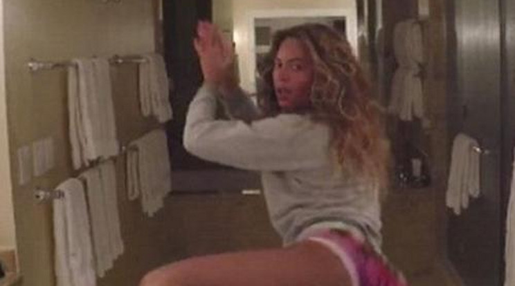 Dögös! Apró bugyiban táncikál Beyoncé – videó!