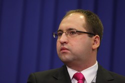 Były spin doktor PiS nie wierzy Tuskowi. "Przestraszy się Gowina i go wytnie"