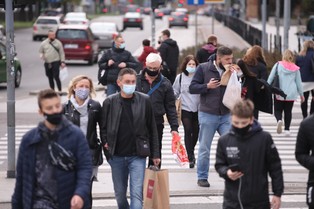 Mniej bezobjawowych zakażeń Covid-19. Naukowcy: To efekt szczepień
