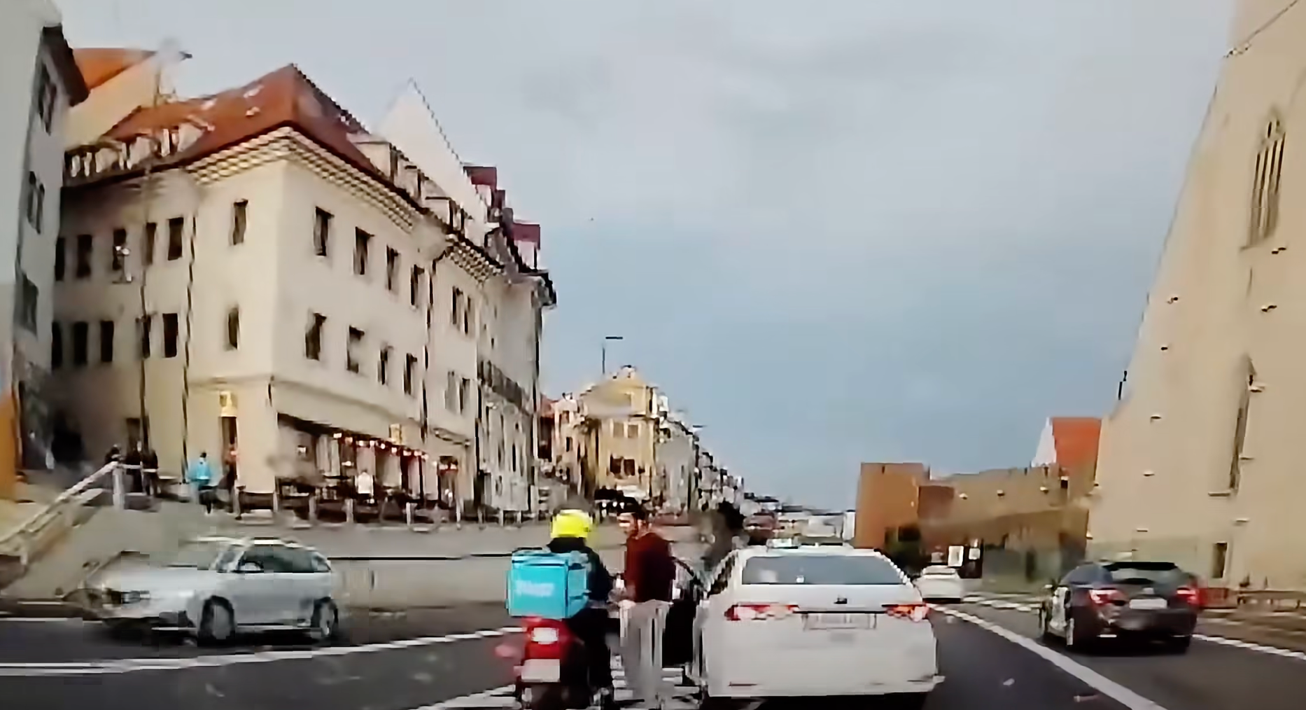 Na Moste SNP v Bratislave sa strhla bitka.