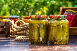 Ogórki watykańskie mają sekretny składnik. Nazwa intrygująca, a smak - niezrównany