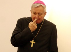 Abp. Paetz znów wyświęca i bierzmuje