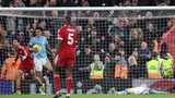 Gol z połowy boiska unieważniony przez VAR. Kuriozalna sytuacja w meczu Liverpool - Manchester City