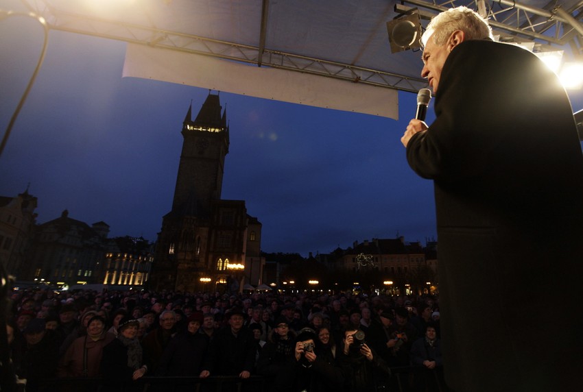 Zeman na predizbornom mitingu u Pragu