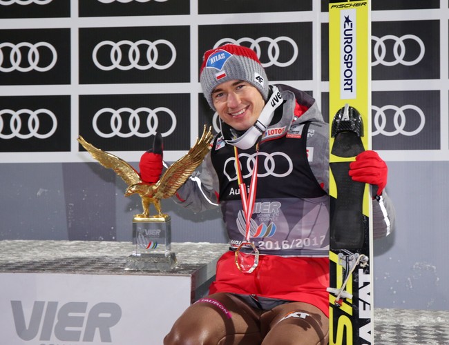 Król Kamil Stoch! W jego kolekcji brakuje już tylko jednego trofeum
