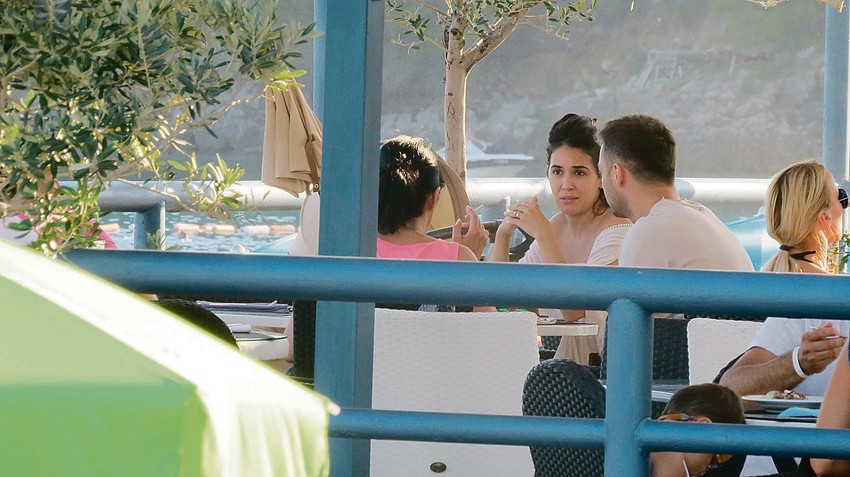 Bojan Leksington sa porodicom na moru