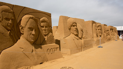 Az igen! 3000 tonna homokból készítették el a sztárok portréját! - Galéria