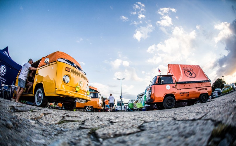 Polscy fani volkswagena T na Bulli Summer Festival w Wolfsburgu