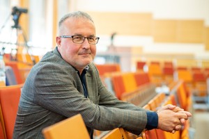 Pokolenie 55+ jak mebel, który musi dostać do emerytury? Prof. Piotr Szukalski: Brakuje u nas kultury zarządzania wiekiem