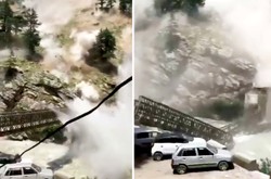 Na auta turystów spadły wielkie głazy. Dziewięć osób nie żyje