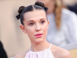 Tornacipőben tarolt a Stranger Things tinisztárja a vörös szőnyegen