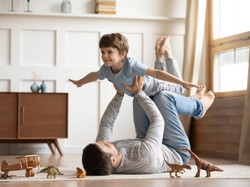 Jaki ojciec. taki syn? Niekoniecznie... Badanie pokazało, skąd czerpie się model męskości i ojcostwa