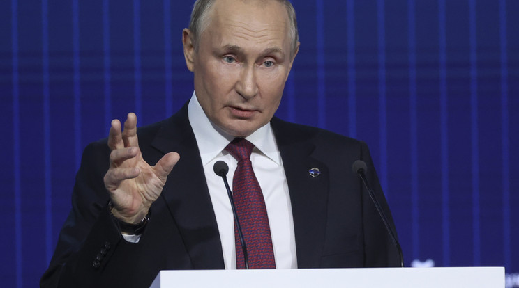 Az orosz vezető viselkedése aggodalomra adhat okot egyes források szerint / Fotó: MTI/EPA/Szputnyik/Orosz elnöki sajtószolgálat/Szergej Karpuhin