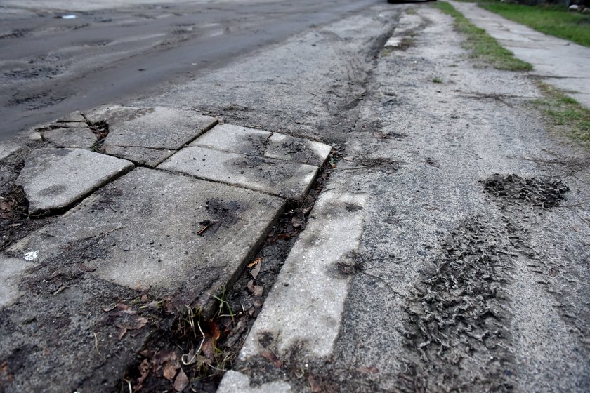 Czterdzieści lat walczą o remont dróg na osiedlu Rogi