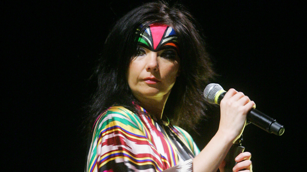 To wyjątkowo osobista płyta Björk i opowieść o najbardziej dramatycznych chwilach w jej życiu. Co nie zmienia faktu, że nowy album "Vulnicura" stał się kolejną okazją do muzycznego eksperymentowania. A do tego trafił nawet do muzeum.