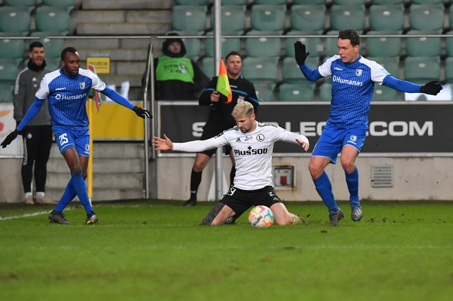 23120520 - PIŁKA NOŻNA SPARING LEGIA WARSZAWA FC MAGDEBURG (Paweł Wszołek Alexander Bittroff Silas Gnaka)