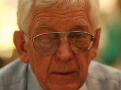 "Rzeźnicy chcą zmieniać jego poezję w polityczną maczugę"