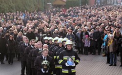 Tłumy na pogrzebie ofiar eksplozji domu w Szczyrku [ZDJĘCIA]
