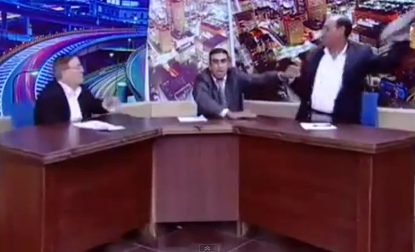 U levom uglu: aktivista Mansur Saif, u desnom: poslanik Šavapka