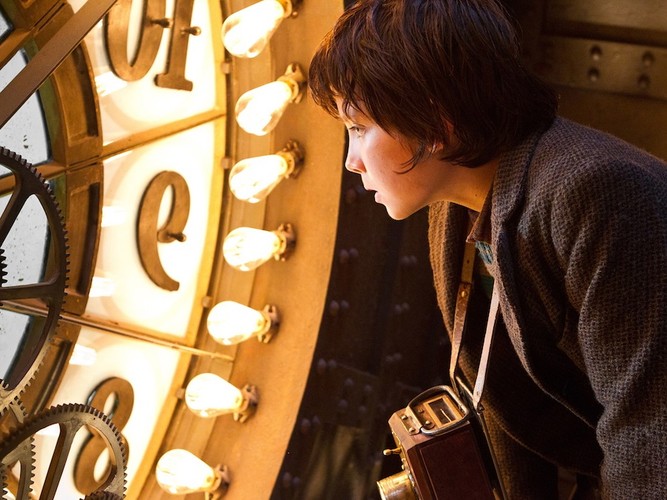 'Scorsese otwiera przed nami filmową Nibylandię, okraszając ją cudowną naiwnością i urzekającym marzycielstwem' (Darek Kuźma, Onet.pl)